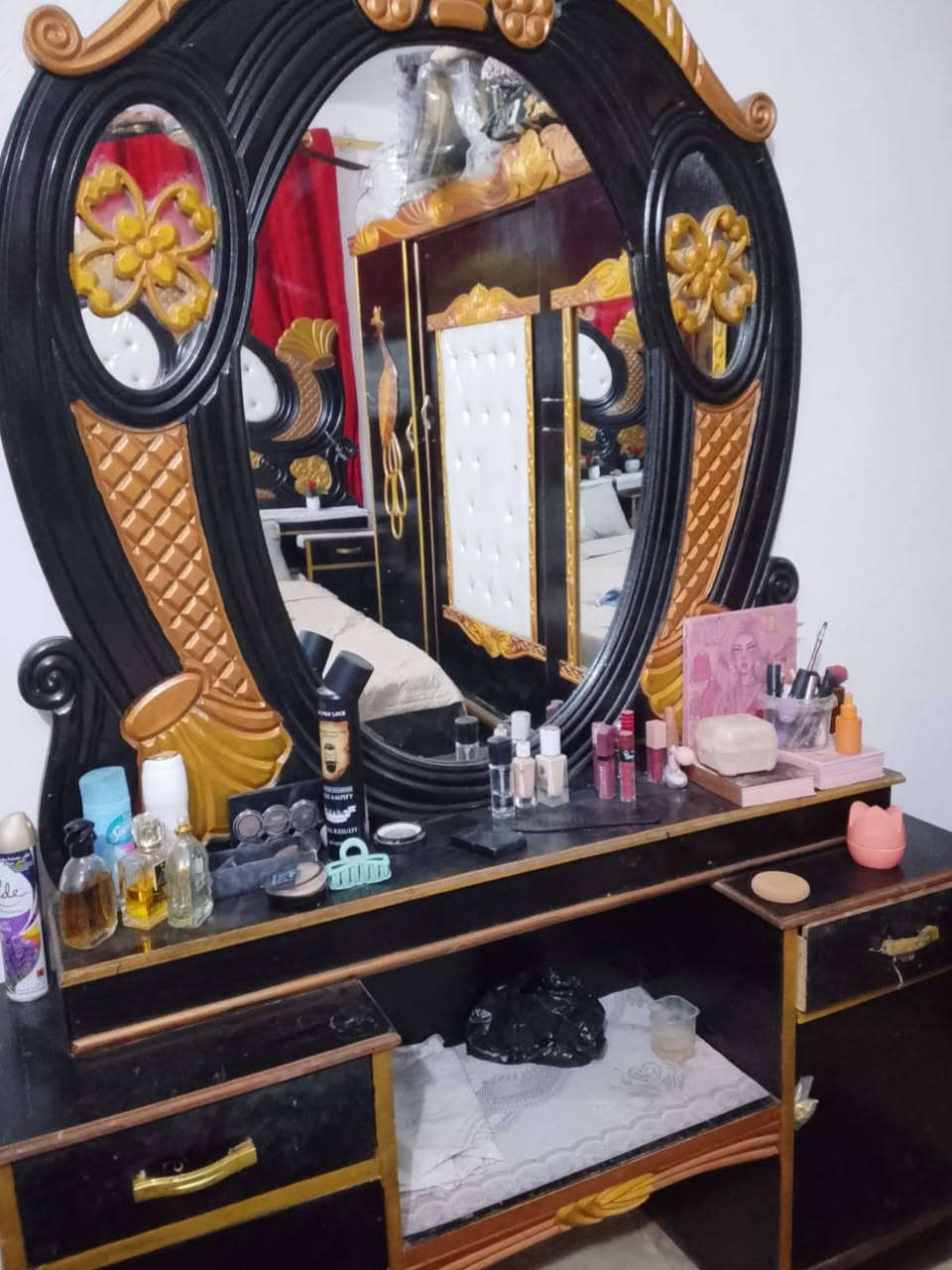 بيع وشراء ومراوس كافت الغرف النوم عراقي وتركي في معرض ومزاد البركه العنوان كاطون الرازي شارع الحولي ***********
