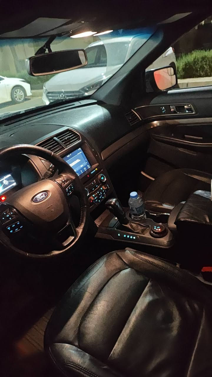 فورد اكسبلور 2018 فول فول موصفات
كشن كهربائي 
كشنات جلد 
كشنات سياحي  معروفة مواصفاتها مايحتاج شنو بالك مواصفات بيها 
للتواصل ***********
