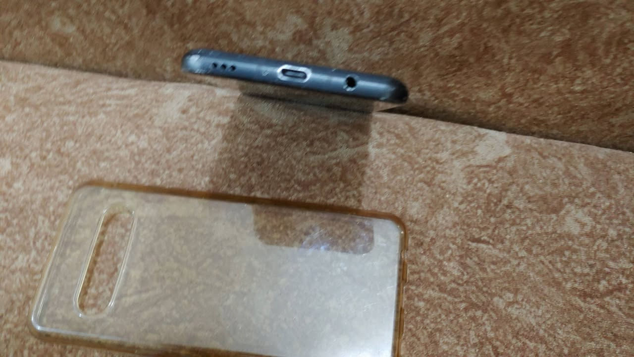 هاتف من شركة LG 
LG V60   مواصات عاليه 
السعر   240 الف 
الجهاز نسخه يابانيه بمواصفات عملاقه شاشه   p اولد  شحن سريع سلكي ولاسلكي معالج سناب دركن  865  90 فريم 
كامرات اتصور 8k  
التخزين   128  على 8  
شريحه ورام   
للتواصل  ***********  وات ساب او اتصال 
يوجد توصيل عام
