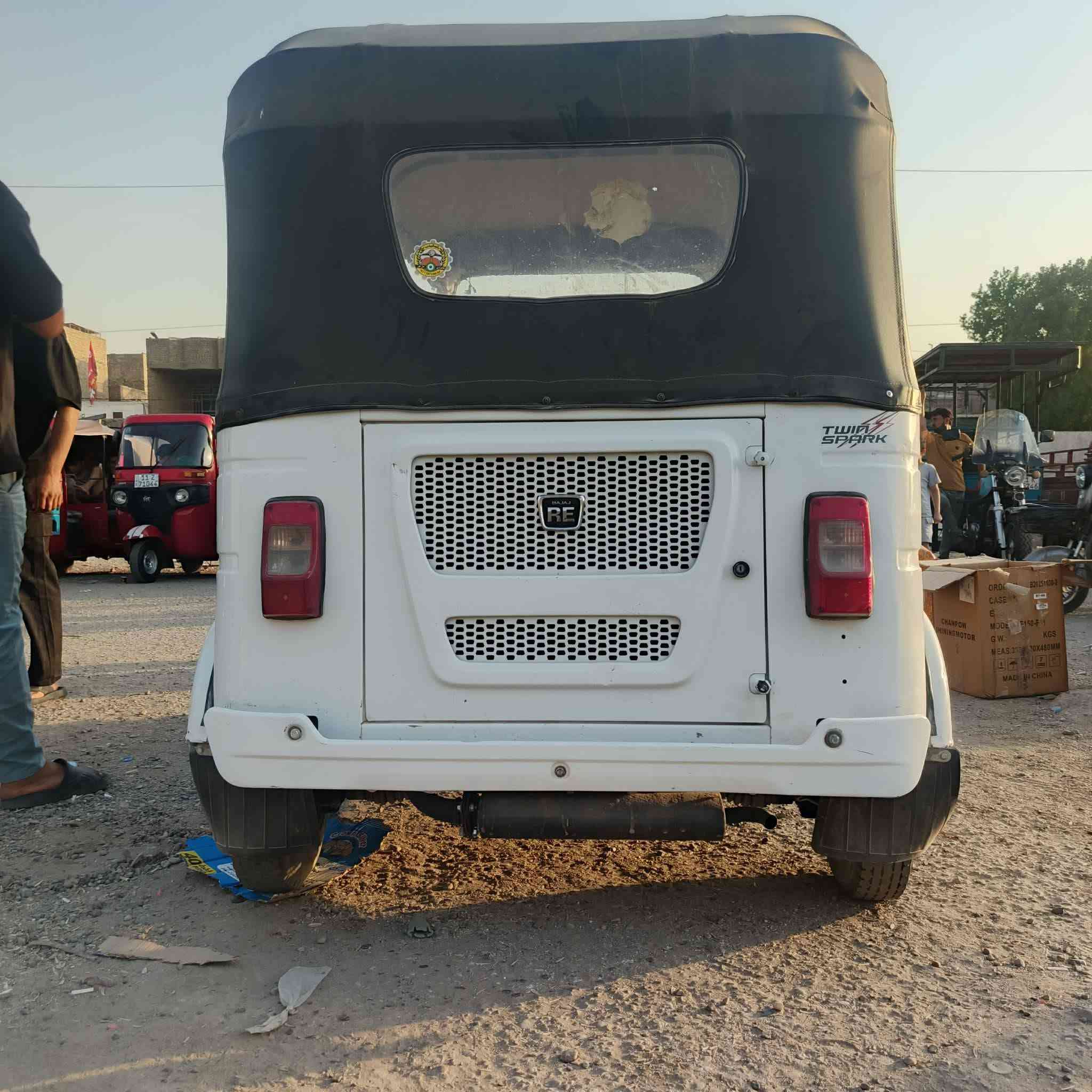 تكتك للبيع 22 ابيض مرقمة بسمي معمره دوسات وضربه اقل الشبر بلغد  السعر 8150 وبيه مجال بسيط حك الجيه  العنوان بغداد المعامل الحسينيه متواجد على الفيس


**إذا كنت صاحب هذا الإعلان وتريد حذفه لأي سبب، رجاءا أرسل رسالة إلى الدعم الفني**
