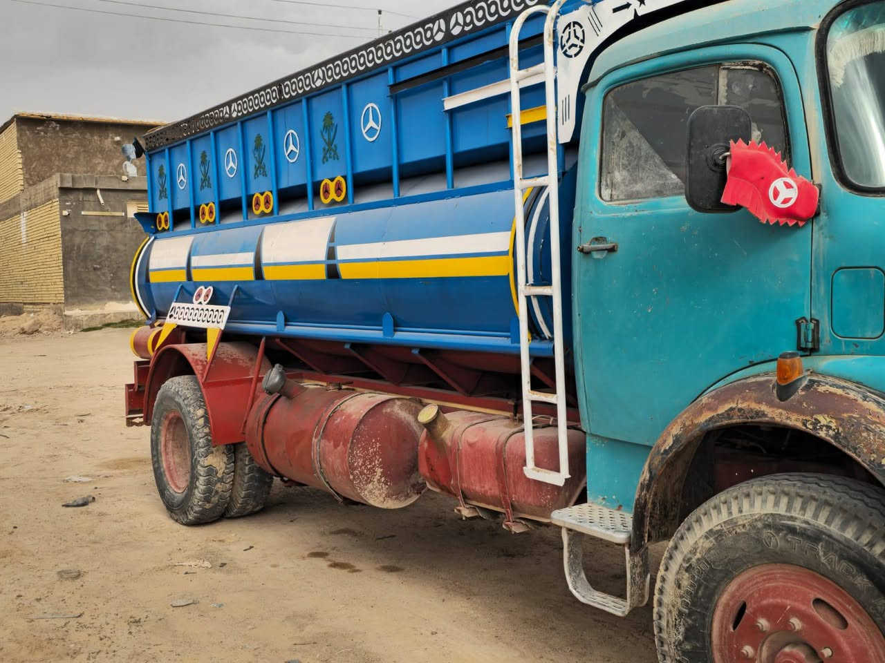 سلام عليكم ابوردين للبيع مكفوله كفاله عامه موديل 75 رقم نكليزي بغداد شاصي خام كير محرك كفاله عامه دوشمه جديدها سيار بلاديه مكان النجف سعر خاص رقم الموبايل *********** معا تحياتي الكم
