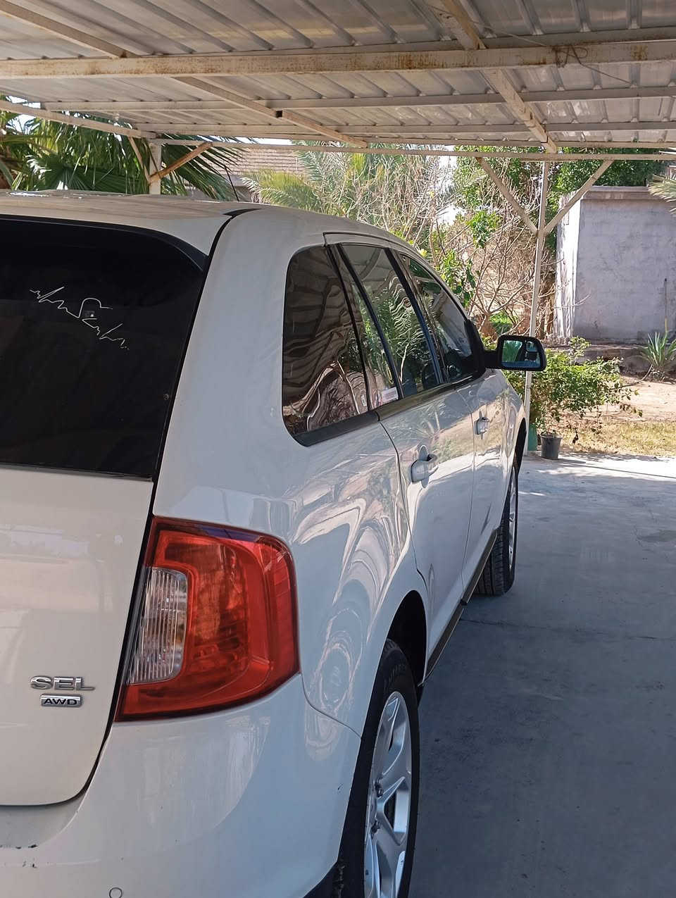 السلام عليكم ورحمة الله وبركاتة سياره فورد ايدج 2012 للبيع بدون حادث فقط مقدمة البنيد موضح بالصور
1.مكينه v6 3600 4x4
2. 5 راكب 
3. تحكمات ستيرن 
4. نظام اقتصادي بانزين عادي 
5.كشن كهربائي 
6. ماشيه 160000 
بعد بيها هواي مواصفات 
السعر 130 وبيها مجال الطيبين 
مكان السياره بابل الحله 
للاستفسار الاتصال على الارقام التاليه 
***********
***********
***********
