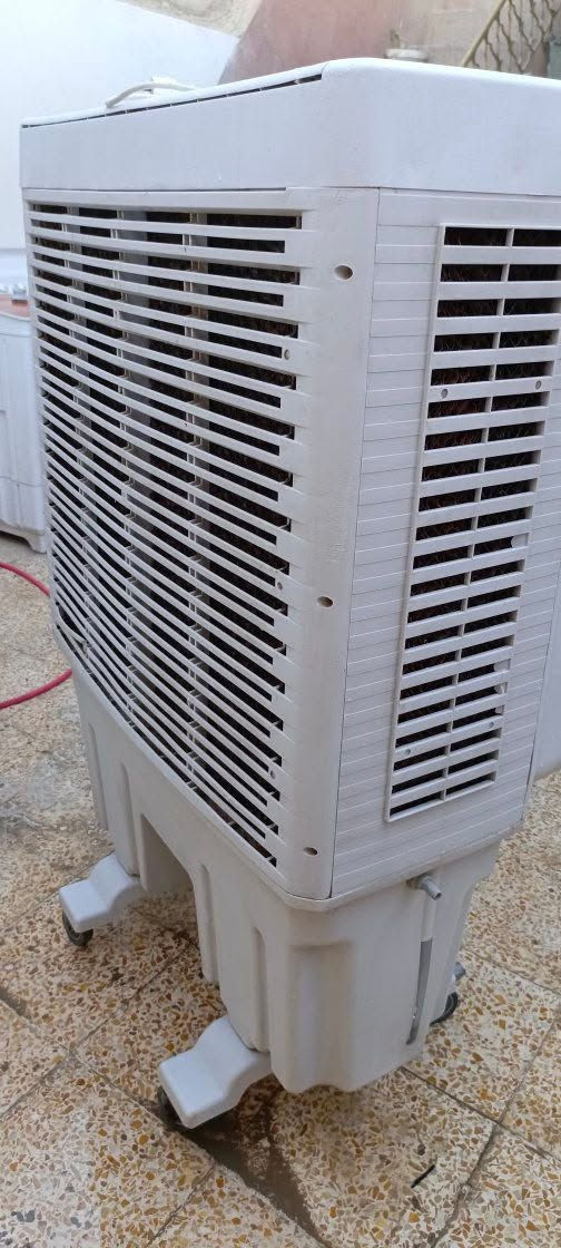 سلام عليكم كونفيره جديده مستعمله اسبوعين فقط سبب البيع تحويله  بسعر مناسب 170الف حجم كبير 
للاستفسار  ***********
***********
