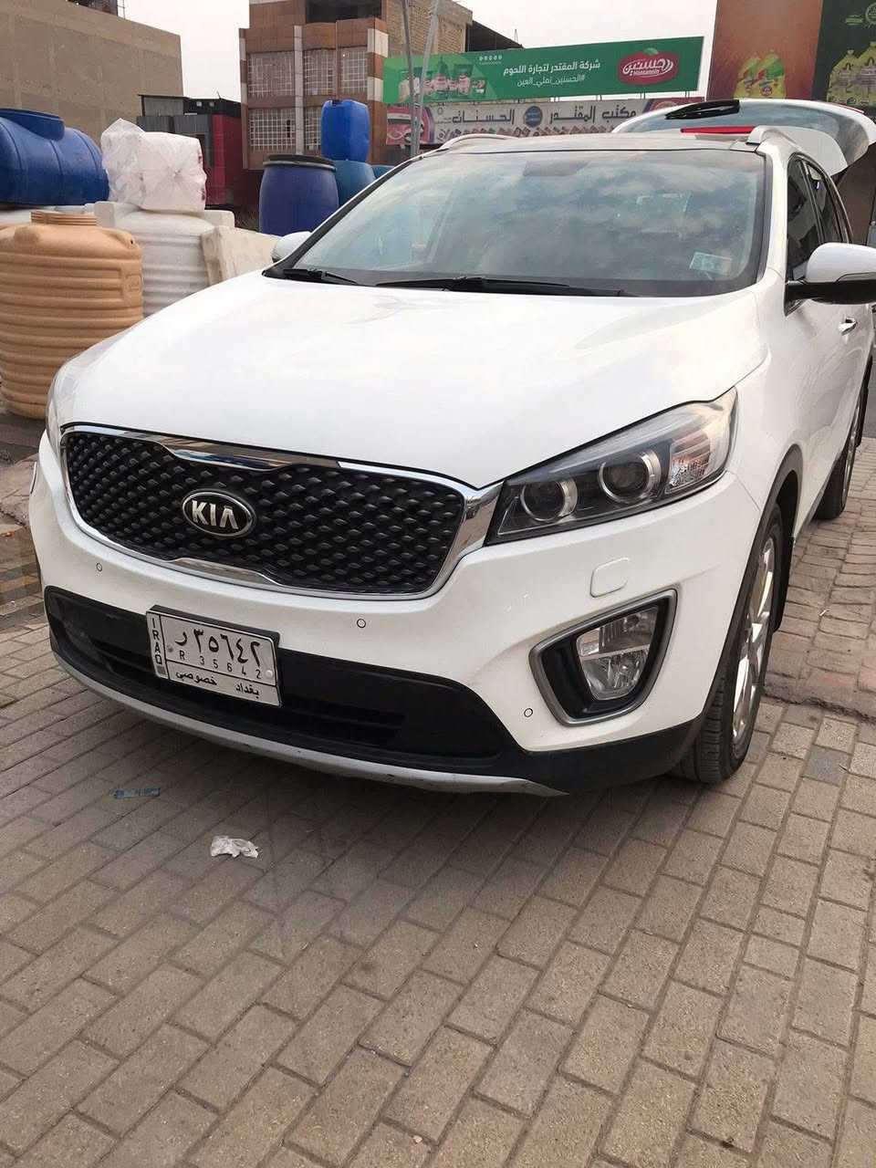 لسلام عليكم سورنتو موديل 18 فول الفول 1/1  عداد المسافة 77 سيارة خليجي يوجد صبغ نص باب السائق ونص الجاملغ الأمامي  نفس الجهة لمعرفت المزيد اتصل علي ***********
