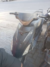 شباب عندي هاي الدراجه للبيع سدرس الدراجه كل شيء ما بيها يراد لها كربري...