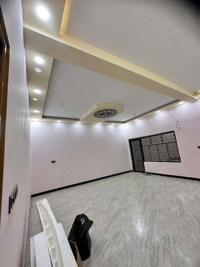 ( بيت للأيجار - الطويسه )
- مؤثث جزئياً 
العنوان :  الطويسه - قرب الشارع📍
المساحه :  310 م  
- غرف منام 6 
- ⁠صحيات 3
- ⁠حديقه وكراج 
- ⁠سبالت ومطبخ ومراوح وسخان 

سعر الأيجار :  25 $ ورقه 🔴 
--------------------------------
 ( شامل الماء والكهرباء والأثاث )
للتواصل : 
***********
*********** 
***********
