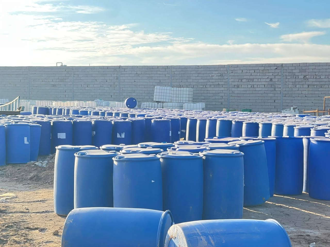 يتوفر مجموعة من البراميل 250 - 260 لتر ابو حاشيتين بكميات كبيرة جدا
وبأسعار مناسبة جداً جداً 
(   جملة    +    مفرد   )
العنوان /#محافظة_الديوانية #قضاء_الشامية
الرغيلة قرب السيطرة الرئيسية مقابيل الملعب الخماسي
*********** 
***********
