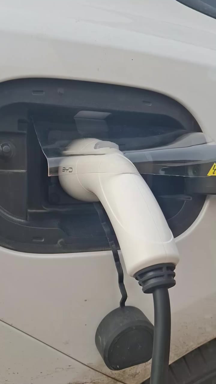 قطعة نايلون من النوع السميك + شريط شفاف لاصق وجهين  = حماية من دخول الامطار للشاحن ومنفذ الشحن


**إذا كنت صاحب هذا الإعلان وتريد حذفه لأي سبب، رجاءا أرسل رسالة إلى الدعم الفني**