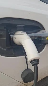 نايلون سميك • شريط شفاف • حماية شاحن