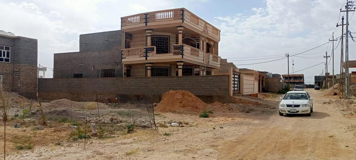 ᷂سسلام،عليكم. 

دار طابو صرف للبيع  المساحه 300م 
يحتوي على :
الطابق الاول / غرفتين واستقبال +هول +مطبخ + صحيات +صحيات خارجيه.
الطابق الثاني / غرفتين +هول + صحيات + بلكونه.
وباقي التفاصيل واضحه بالصور .
المكان : براونه / الشاعي حي الراويين.
للاستفسار اكثر  ***********
