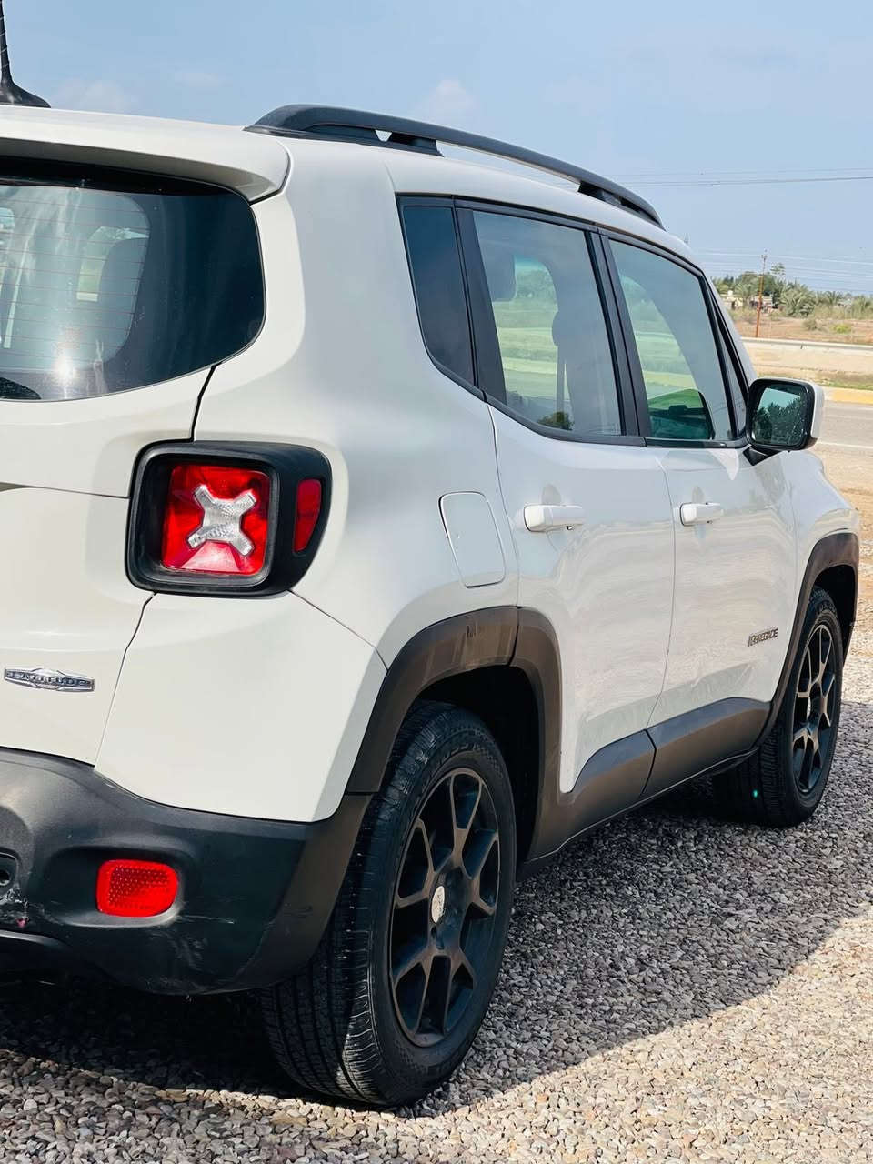 السلام عليكم
بيع او مراوس 
جيب رنگد 2020 
رقم ديالى دولي 
ماشية 44 الف مايل
مكينه 2400 مكفولة
بيها 4 قطع صبغ 
السعر 118 وبيها مجال 
العنوان بعقوبة
 للاستفسار ***********
