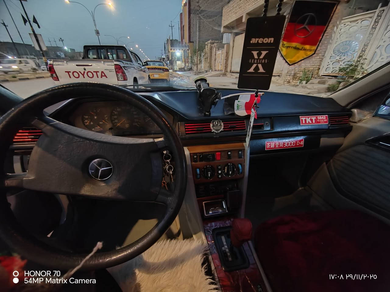 سلام عليكم
مرسيدس دب 91 محور محرك vvt 300 كلاس اسود تحويل ثاني يوم سنويه ال2028
سياره ع وضعه لا معمره ولا شي
تبريد شغال طكتين   باتري جديد
سنتر لوك  ٤ بيبان وجنه وقبق بانزين
فيت بم جديد سستم سماعات ٤ جديد ودمام داخلي
لايت زنون ٣ طكات
سياره موضحه كدامك  سعر ٥٥ قفل
ملاحضه  قاعده وحده معمره تعمير يخبل
شراي اتصل ***********
