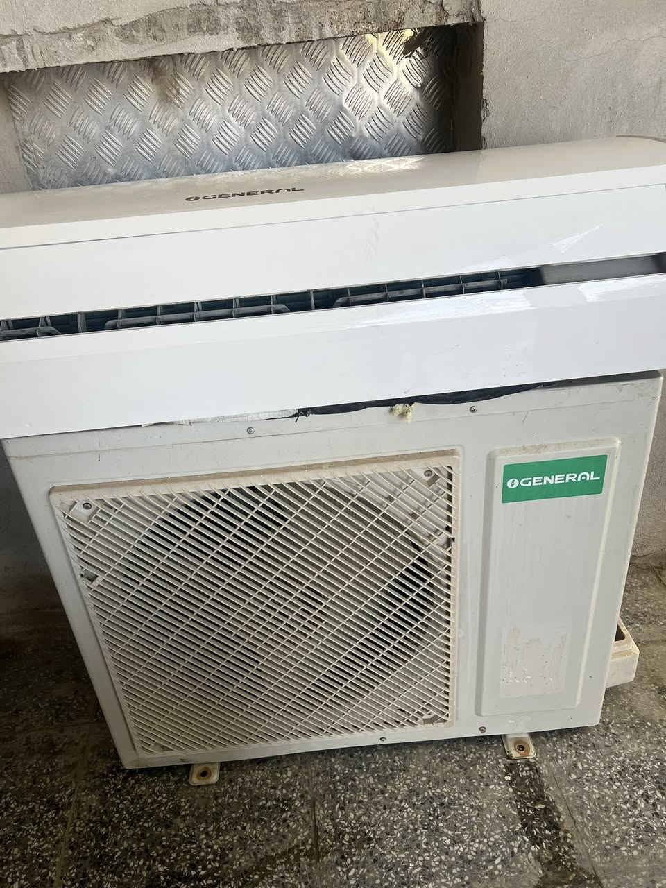 السلام عليكم 
للبيع سبلت
نوع جنرال 
حجم 2 طن 
السعر 400 الف 
***********
