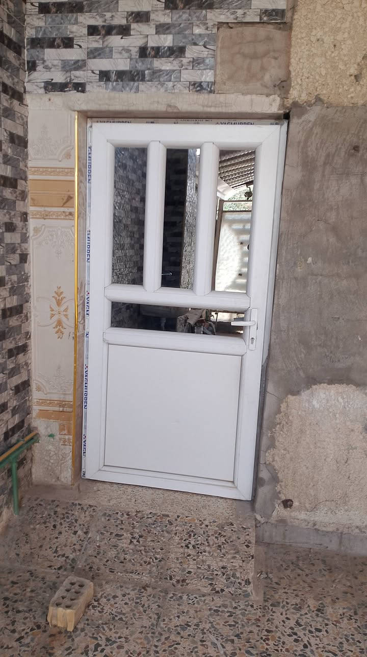 سقيفه وباب خارجي وشباك وباب داخلي للبيع بغداد ابو دشير ***********
