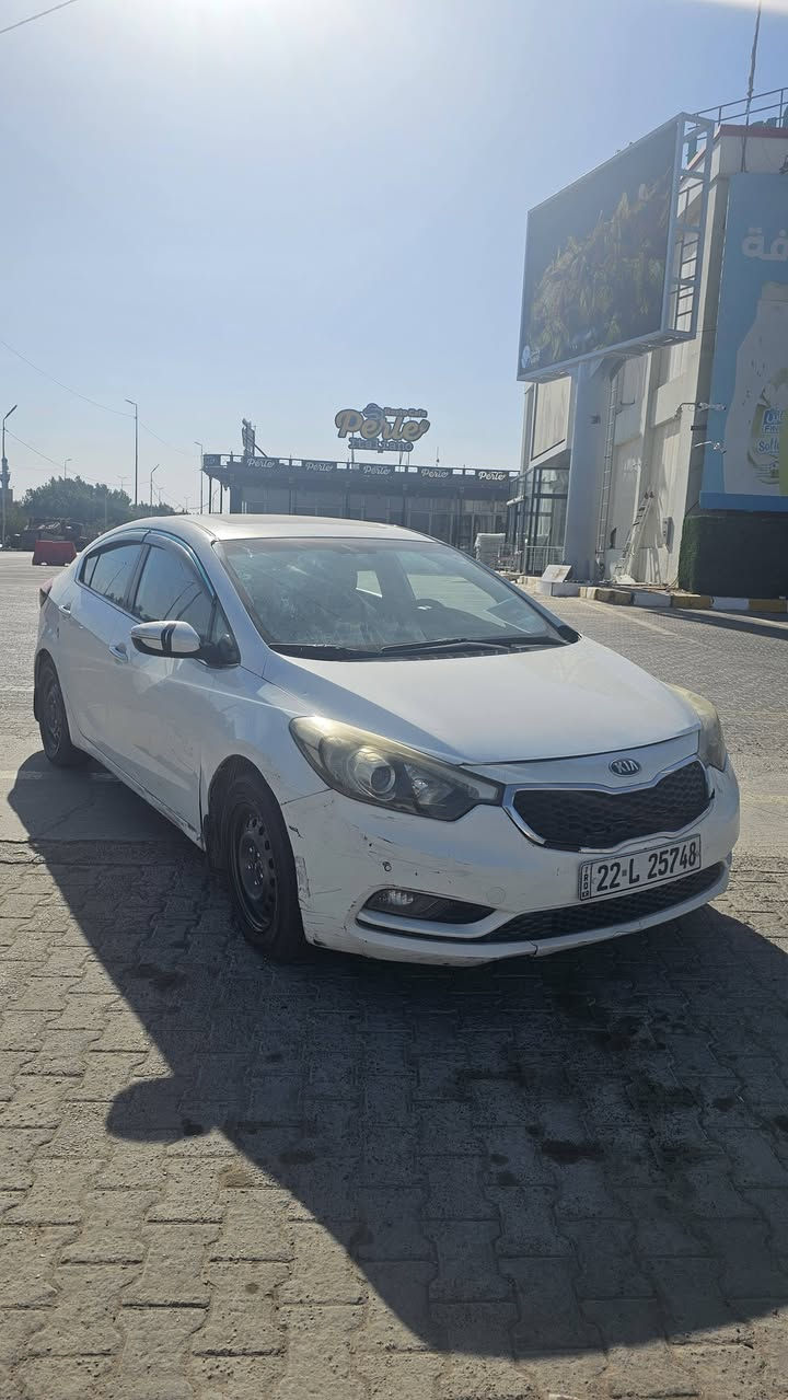 كيا سيراتو 2014
فول مواصفات عدا البصمه فقط
رقم دولي جديد 
وكاله مداور جاهزه 
بيها نص باب وره سايق صبغ فقط وبارد بلدور 
تبريد كير حداديه مكينه تخم تايرات كله كفاله 
الاستفسار ***********
