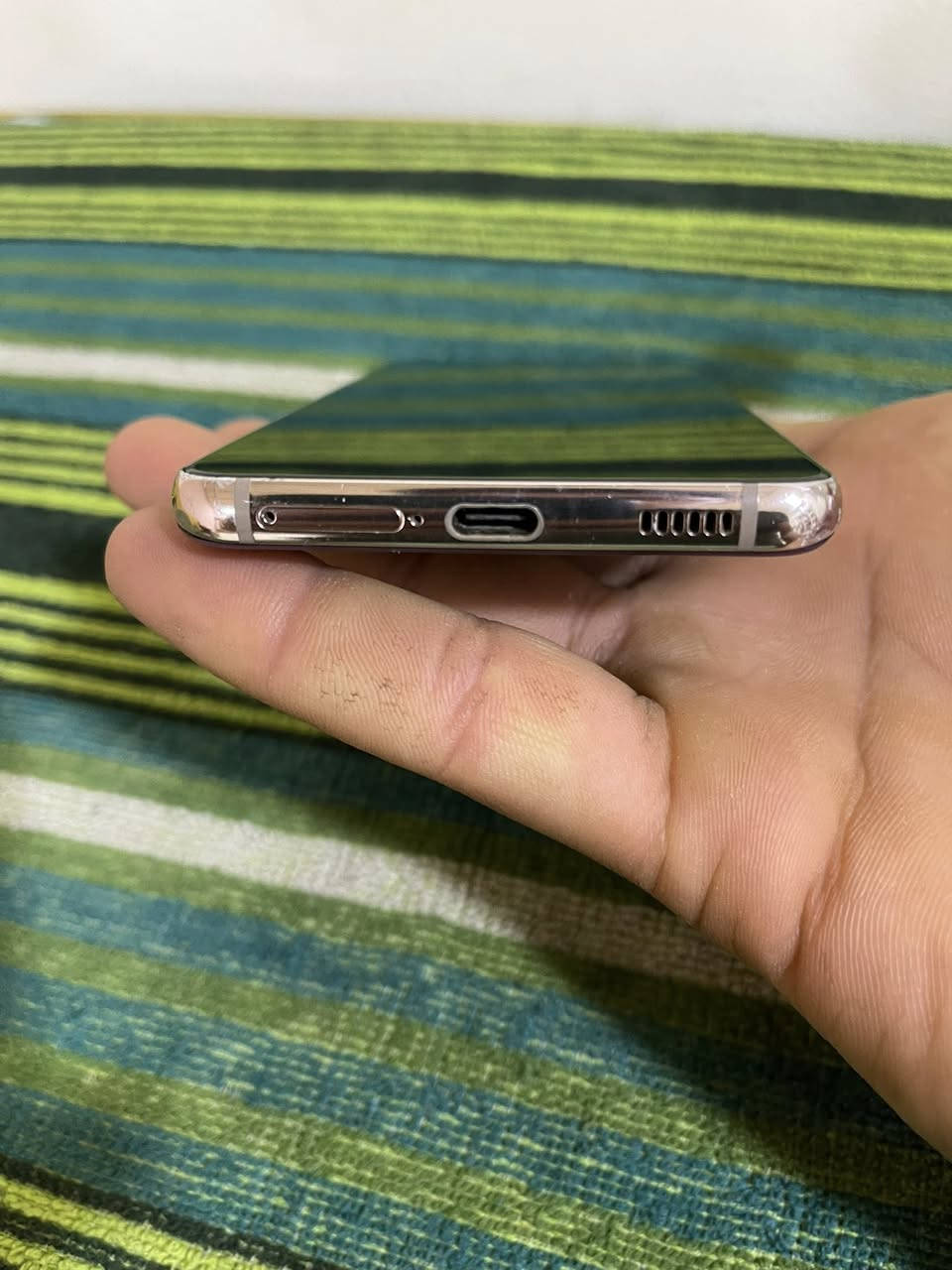 السلام عليكم للبيع جهاز سامسونك اس ٢١ بلص الجهاز ذاكرته ٢٥٦ يجي ٣ كامرات ومعروفه مواصفاته الاس نضام بدون تعليك يشغل ١٢٠ فريم بلالعاب يخبل يشهد الله ماشفت بي عيب شاحنه تايبسي نضافه ٩٠ بل ميه السعر ٢٥٠ الف وبي مجال بصيط المكان بصرة كزيزة *********** واتساب + اتصال 📞
