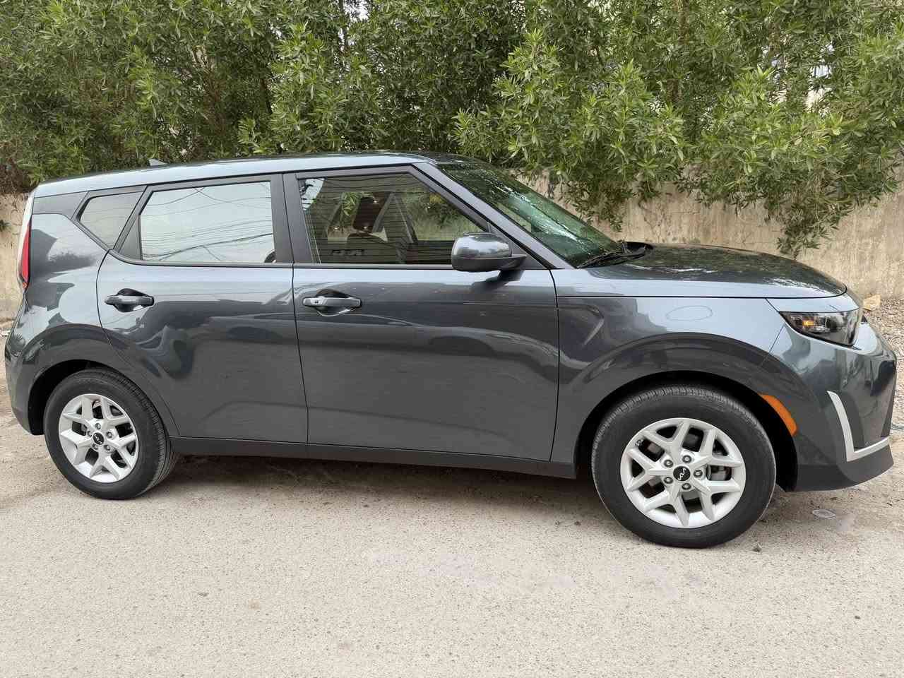 السلام عليكم
كيا صول  2025

حجم المحرك 2000 دوش 4 سلندر

 تبديل دعاميه خلفيه نفس لون 

بدون صبغ بدون ايرباك 

كفاله عامه من صبغ فقط بارد 

رقم بغداد الجديد بسمي 

بصمه 

تشغيل عن بعد 

شاشه جبيره 

تبريد بيانو 

شحن وايرلس 

كرسي كهرباء 

تحكم استيرن 

تحديد مسار 

رادار امامي و جانبي

كامرا 

عداد 3  الف جديده معنى الكلمه 

اي استفسار الاتصال *********** 

متواجد وتساب ع مدار الساعه وشكرا

مكان السياره بغداد  المنصور
