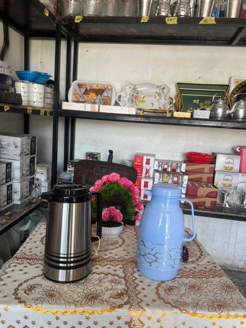 العنوان ابي غراق حي الشرطي شارع الامام يبعد عن شارع العام ٥٠متره كل الهلا بيكم
واتساب *********** اسعار مناسبه وبضاعه جديد واصليه كل مايحتاج البيت ومطبخ موجود عند ابوالجود الأغراض المنزليه والمطبخ
