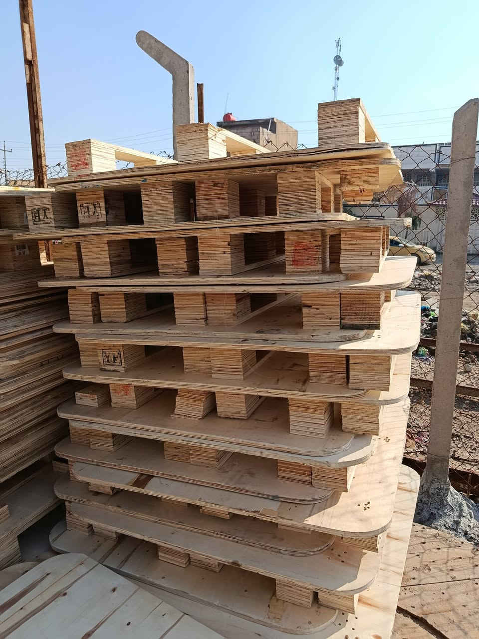 بلوك قياس 115مربع سمك 22
العدد 300 بابل يوجد توصيل 
***********=***********
السعر 5القطعه
