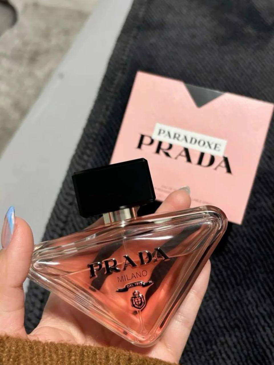 عطر رادا الفرنسي 🇫🇷 Prada Paradoxe Intense
Prada Paradoxe Intense معمول للمرأة الجريئة، الواثقة، واللي تحب تكون مختلفة دايمًا 💗
🌸 مكونات العطر:
 • الافتتاحية: زهر البرتقال – انتعاش وأنوثة من أول لحظة
 • قلب العطر: ياسمين مركز – فخامة ونعومة تلفت
 • القاعدة: فانيليا دافئة + عنبر + مسك أبيض – ثبات عالي ولمسة أنثوية مغرية 🔥
المنشأ فرنسا 🇫🇷
#للحجز_والاستفسار_دايركت 
#تصويرنا + #بوست بغداد, العراق


**إذا كنت صاحب هذا الإعلان وتريد حذفه لأي سبب، رجاءا أرسل رسالة إلى الدعم الفني**