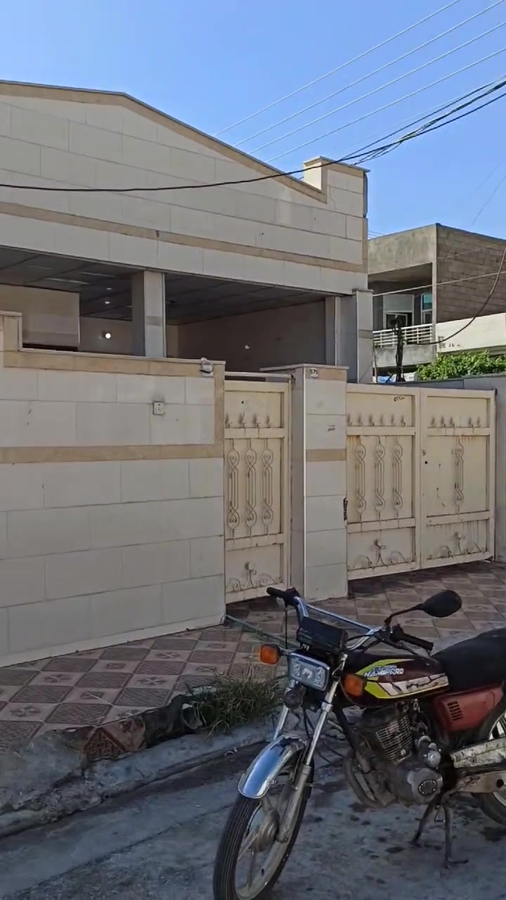 السلام عليكم ورحمه الله وبركاته
بيت للبيع 

اربيل دارتو الجديد

قرب جامع ملة عمر 

البيت بصف الركن 

طابق و نصف 

الطابق الارضي مطبخ + استقبال + موزع + غرفة نوم + صحيات داخلية و خارجية 

الطابق العلوي موزع + غرفتين

رقم الهاتف ***********
واتساب موجود
