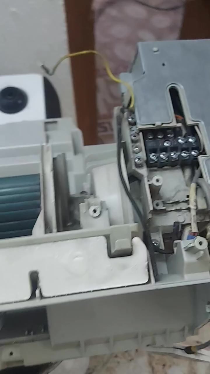 السلام عليكم سبلت للبيع توسوت النظيف كلش وعلى الفحص كل غراضه كمله السعر 400 مكانه السيديه وهذه رقمي ***********
