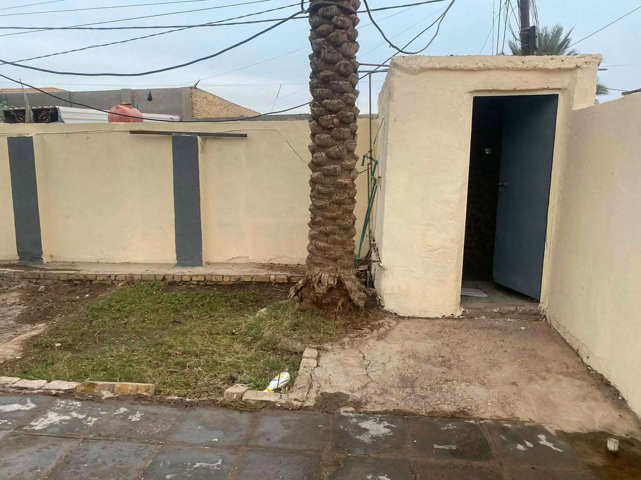 وره المستشفه بشارع علي راضي لبيت فاراغ ومساحه 200 جاهز من كلشي وبيه غرفه ستقبال صاله جبيره مطبخ ترك واحد جبير وثاني زغير وبيه مساحه جوه الدرج ترهم غرفه ثانيه


**إذا كنت صاحب هذا الإعلان وتريد حذفه لأي سبب، رجاءا أرسل رسالة إلى الدعم الفني**