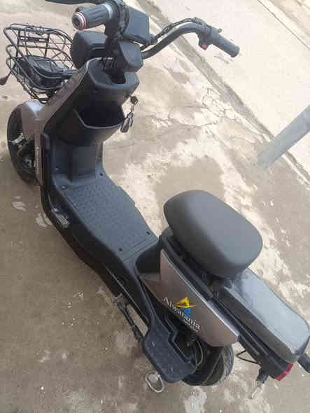 ماطور شحن للبيع نظيف ما ابي اي خلل يمشي 60 سرعه خمس بطاريات يمشي 40 كيلو 350 وبي مجال رقم التلفون كورك ***********،،رقم التلفون اسيا ***********
