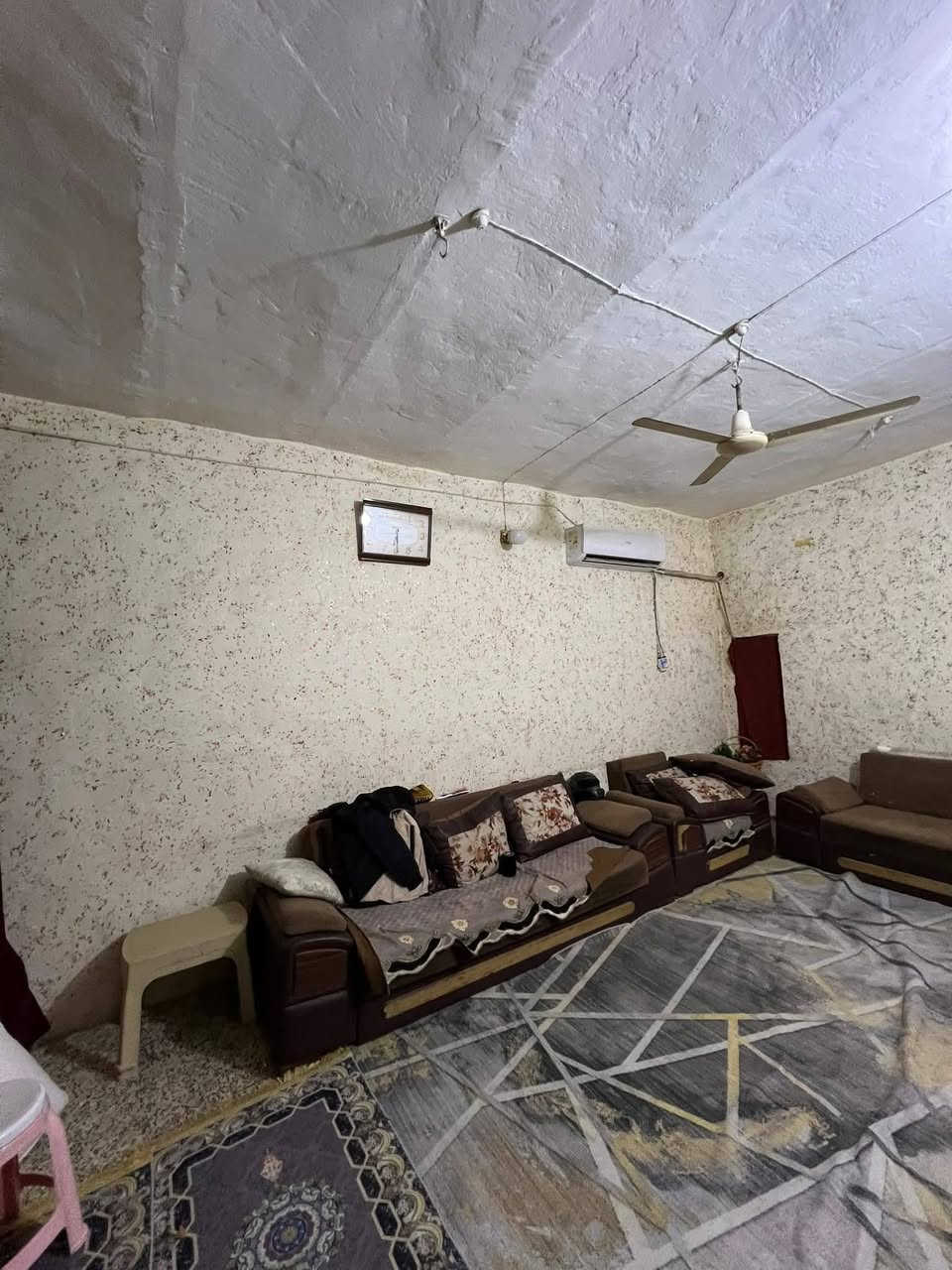 دار للبيع
مساحه بل سند 150طابو زراعي سند 25 
واقع حال 167 بناء نضيف
مكان :كريطعه فرع الجامع قريب عليه
 يحتوي على غرفتين ومطبخ وصاله وكلدور وحمامات وكراج سياره وبره محل مفلش شارعه عريض 
السعر :65 وبي مجال
للاستفسار اكثر :***********
                      ***********
