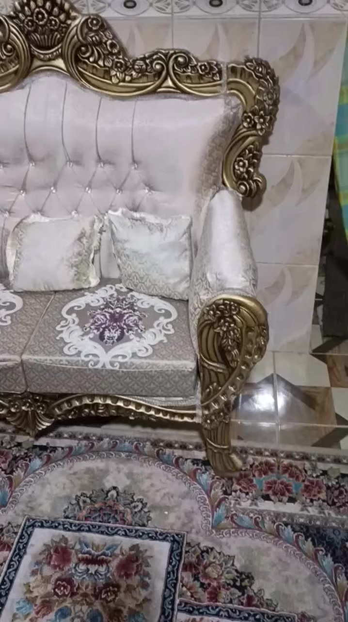 السلام عليكم تخم ملكي نضافته 90 ٪ 
10 مقاعد العنوان بعقوبة الجديده. 
السعر 700 ألف وبي مجال قليل 
 ***********
