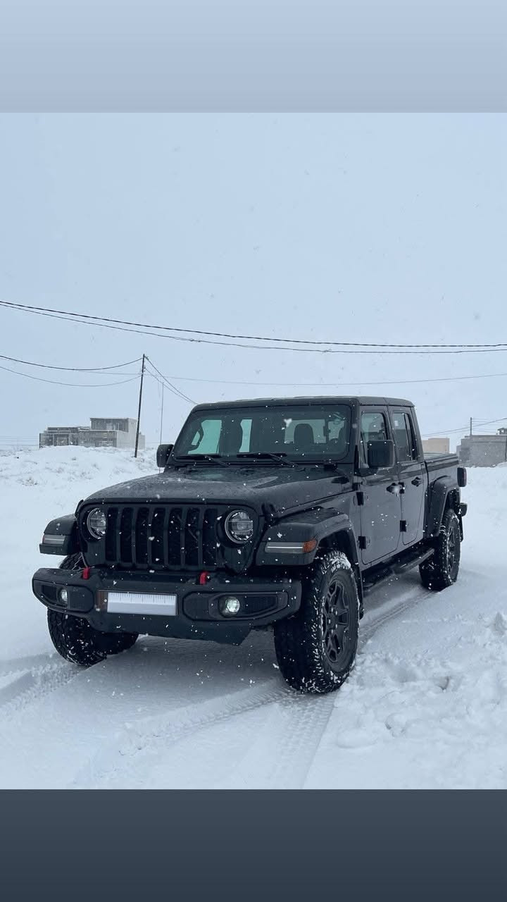 جێب گلادیتۆر  2022 مواسەفات sport
بێ بۆیاخ بێ سارد بێ   گۆڕاو 
رەنگی رەشی قەتران چوار تایەی تازە    
زۆر زۆر پاك  كامل كراوا بە رۆبیكۆن   
رەقم سلێمانی  
٤١ مایل رۆشتوە  
 شانسی  1C6HJTAG0NL114168

سـعـر : لە کۆمێنت داوابکە ڕاستەوخۆ بۆت دێت 📥 

گێرو مەكینەی بەشەرت نەكراوەتوە 
هیچ کێشەیەکی تێدا نییە 

ژمارەی خاوەنەکەی 
***********
