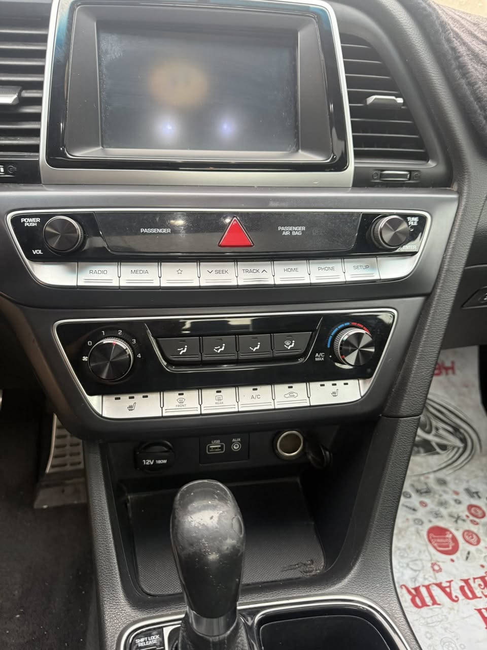 سوناتا موديل 2018 فوول مواصفات
سيارة فوول مواصفات مايحتاج إذا مواصفات هيه فوول 
محرك 2400 (جاملغ امامي صبغ بدون داخل فقط)
سيارة جاهزه من كل شي جديده جاهزه من كل شي 
مكاني الصويرة السعر جدا مناسب اتصل وبالخدمه 
*********** واتساب موجود 
ملاحضه سنويه وارقام إنكليزي دولي بأسم عربي
