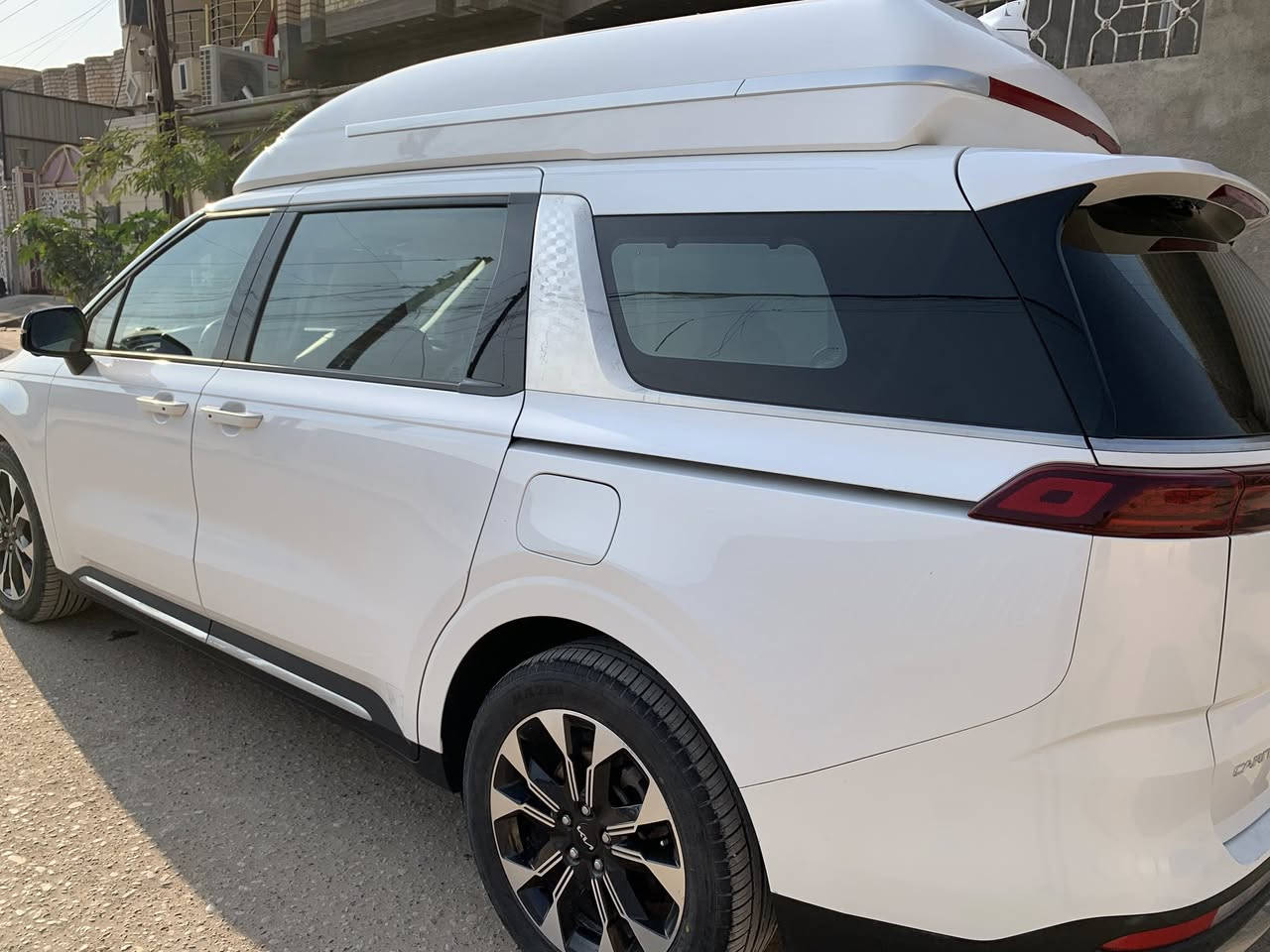 كيا كرنفال 2023 وارد كوري
مكفوله كفاله عامه ولسونار مرفق مع الصور
العداد 45000 كيلو 
السيارة مميزه عليها فمبورة - طلب خاص تفتح عن طريق البصمه وزر خاص بها من داخل السيارة وكذلك من السنتر لوك ......

المواصفات :-
1-  كاميرات 5 محيطية 360 درجه
2_ هاند بريك بصمة
3-رادارات أمامية - جانبية -خلفية
4_إنارة داخلية على الأبواب
5-ترحيب ودخول ذكي
6-كشنات جلد 
7- كشن تدفئة تبريد
8- شاشه كبيره متصله
9- عدادات ديجيتال
10 -وضعيات قيادة 4
11- مري شفط وأشاير بالمري
12-قيادة شبه ذاتيه
13- ابواب جانبيه والصندوق كهربائي
14- فتح الصندوق والأبواب ذاتيآ عند الاقتراب من السيارة
15-كير ماوس
16-كاميرات تسجيل حوادث أمامي * خلفي (داش كام)
17-تبريد 3 قطع + شاشة منفصلة
18-تحديد مسار + توقف ذاتي
19-لايت زنون +اشاره LED
20-كشافات بلوكتر
21-بردات جانبيه جميع الابواب
22- تشغيل عن بعد 
‏Auto Hold-23
24- ويل كب كروم
السيارة جدآ نظيفه على وضع الشركة 
رقم بغداد انكليزي باسمي تحويل مباشر 
السعر المطلوب 328$ بيها مجال قليل 
مكان السيارة ميسان / المركز 
للإستفسار الاتصال على الرقم
***********
