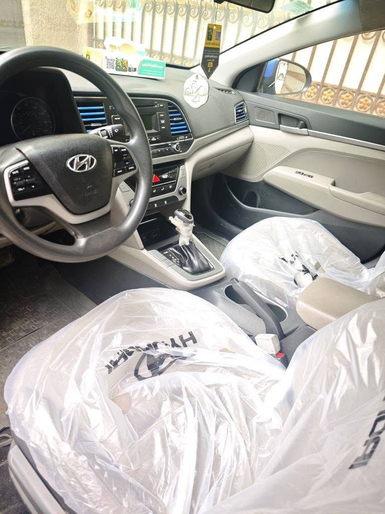 إلنترا 2017 SE - وارد أمريكي (نظيفة جداً) ليبل واحد

المحرك: 2.0L دوش

اللون: بحري مميز.

المواصفات: فئة SE ( تحكمات ستيرن، مانع انزلاق، وباقي مواصفات الـ SE المعروفة).

الحادث: ضرر بسيط جداً في الواجهة (شبر بارد فقط) البنيد حتى الراديتر مال التبريد مال الوكالة ممفتوحة واللايتات الامامية كلها أصلية، إيرباك الستيرن طاك، شواصي مكفولة.

الرقم: أربيل (السنوية منتهية، وتكلفة التجديد والتحويل تم استقطاعها من سعر السيارة) بأسم شركة.

الحالة الفنية: السيارة جاهزة من كل 
النواحي، ماشية 60٫000 ميل بيهة بارد بسيط بالصندوق هنا بالعراق.

السعر النهائي: 125 ورقة (12,500$) - قفل منعاً للإحراج، مجال بسيط جدا حك الجية.

مكان السيارة بغداد - حي القاهرة
الرقم: *********** بغداد, العراق
