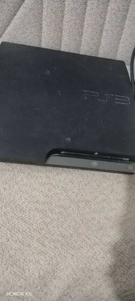 بلي ستيشن 3 مهكر بي العاب وتكدر تنزل بي العاب من اي مكتب وتكدر تشتريله هارد مال العاب ضمان التشغيل ابيتك يوجد توصيل داخل كربلاء مكاني حي الميلاد يدات 2وياه *********** السعر 80 الف
