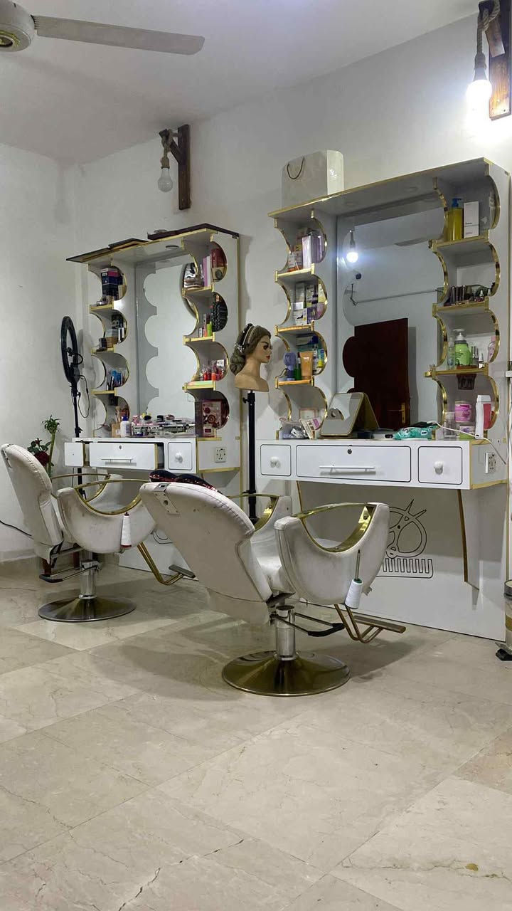 سلام عليكم تم أعاده النشر
سعر كلش مناسب   مع تخم مجاناً 

مكان بغداد طوبجي***********
