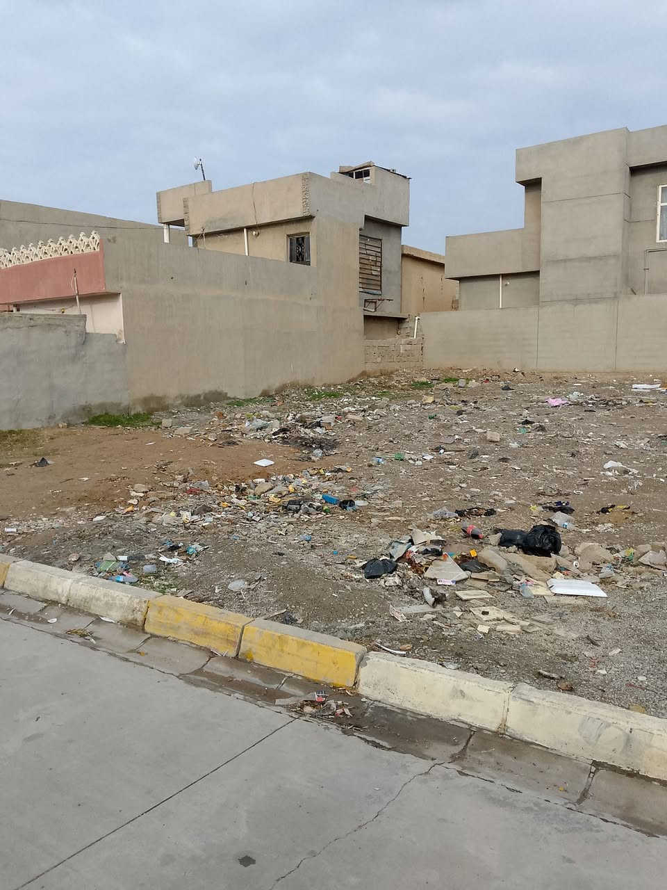 عرض خاص هديه 1 اجور عمل صب الاساس 
2 اجور عمل صب سقف المنزل 
3منضومة كامرات هديه 
4منضومة طاقة شمسية هديه/ قطعه سكن مساحه 200متر طابو الموقع حي الثوره قريب عل مدرسه وقريب عل منتزه وقريب عل شارع العلوه الطابو جديد السعر 80 م وبي مجال الاتصال ***********
