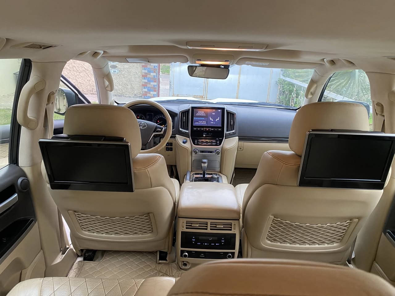 السلام عليكم عندي لاندكروز 2017  VXS ام الرادر مواصفات لكرز  السياره كفاله عامه من الصبغ والضربه والتبديل ماشي 90الف رقم اربيل بااسمي تحويل ثاني يوم 
محرك 8 سلندر 5700
جكات
بصمات
جنطه كهرباء
3 شاشات
فتحه
تشغيل عن بعد
مقاعد خزن ميموري
محيتاج اذكر الباقي هي لكرز مواصفات
مكاني بغداد
السسسسسعر 545
للاتصال ***********
