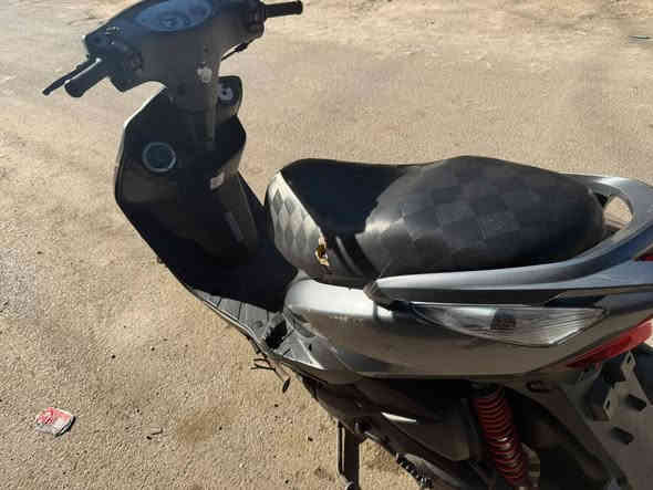 السلام عليكم
دراجه  ثعلب كابريتر سرعه (140) جديده مال رمبه صارلها شهر واحد من نازله من رمبه كلها بلاديه لامفتوحه ولا مبدل بيها شي كهربائياتها بلاديه دبلات شاصي مكينه كلها بلاديه  هيج صوتها حلو ومرتب (نقصه فقط يده البريك الخلفي  مكسوره )

 سعر(750) وبيها مجال لشراي 

بغداد البياع  رقم الهاتف ***********
