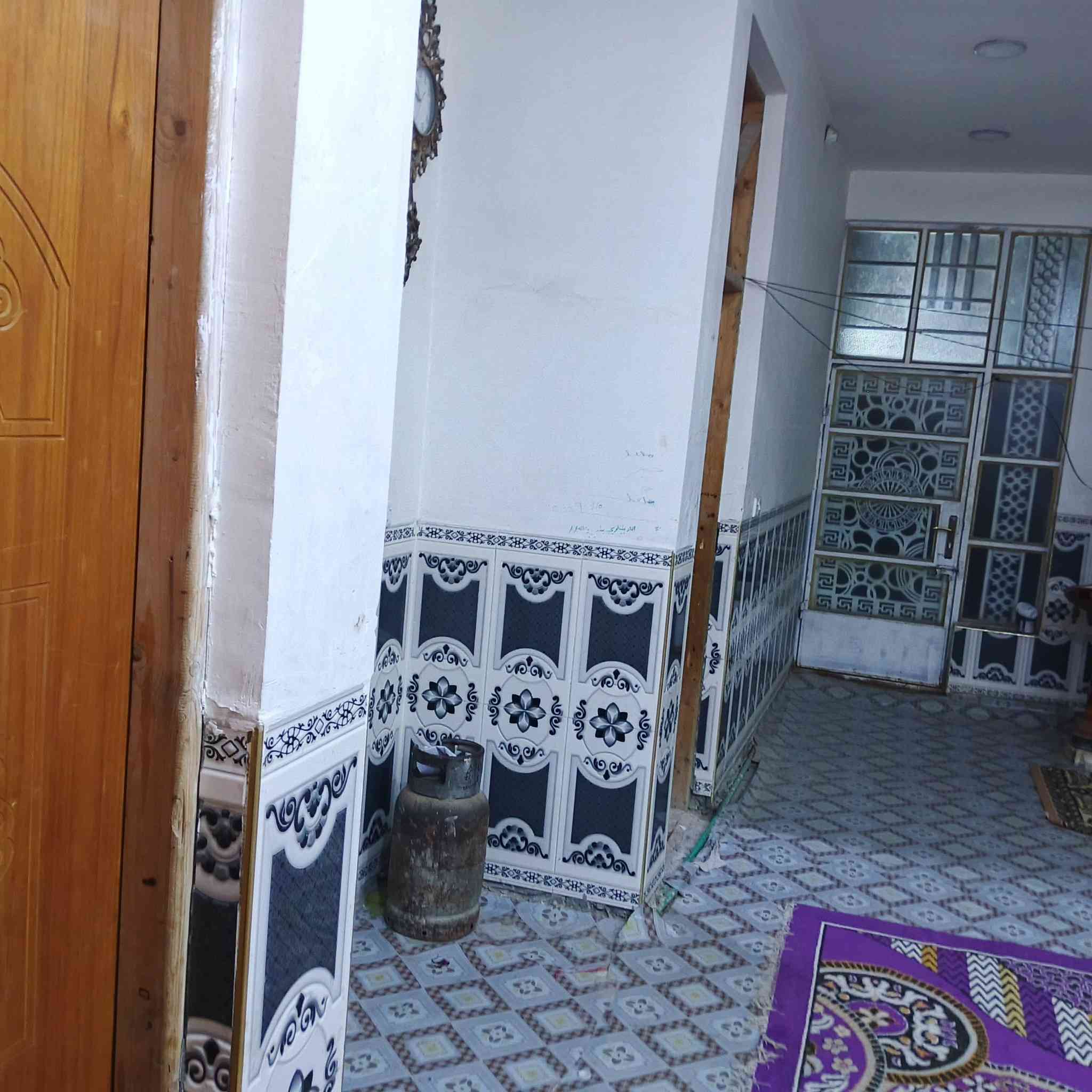 سلام عليكم بيت البيع  مساحه 280 استقبال 11 /4 الغرف نوام 2 /4*5
مطبخ  صاله مفتوحه  الوجهي 13  انزال 20  الاستقبال كاشي  الكراج  كاشي  البيت سارميك. من عده الغرف الرقم ***********
