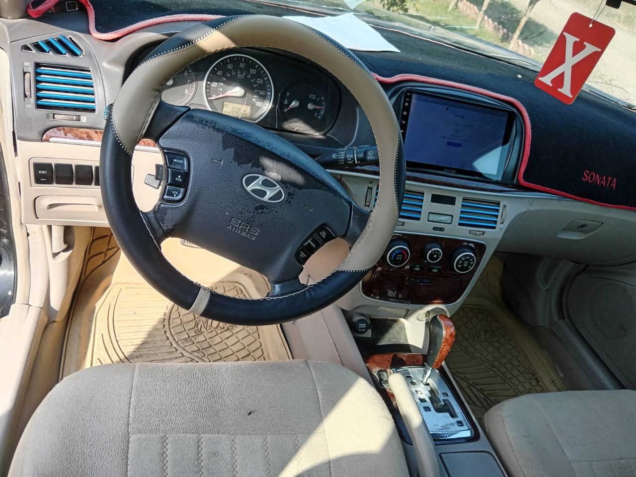 سوناتا 2006 امريكي 
مكينه 6 سلندر
مصبوغه عام للجماليه بدون دواخل فقط بنيد من امريكا
تخم تاير حداديه تبديل قبل شهر دوشمه عام قبل شهر ادامه كامله للسياره و جاهزه ماينقصها برغي
مراوس حسب القناعه او بيع السعر 80 بيها مجال شي بسيط تلفون ***********/***********
