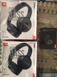 اخوان عندي هذولة السماعات والايربود بعدهم بالسليفون ماعرف اسعارهم ادفع...