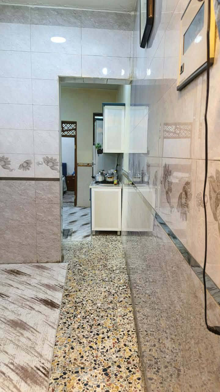 السلام عليكم... 
دار للبيع طابو صرف.....المحموديه محلة السراي قرب صيدلية النبض بنفس فرع الصيدلية قريب جدا من شارع السوق ... 
المساحة ١٠٤ م... طابقين... يحتوي على ثلاثة غرف نوم سنة البناء ٢٠١٩ ... البيت ماخوذ عليه صندوق عقاري باقي ١٥ مليون تسديد الشهري ١٨٥ ألف للاستفسار مراسلة الصفحة او الاتصال على ه‍ ***********  /  ***********
