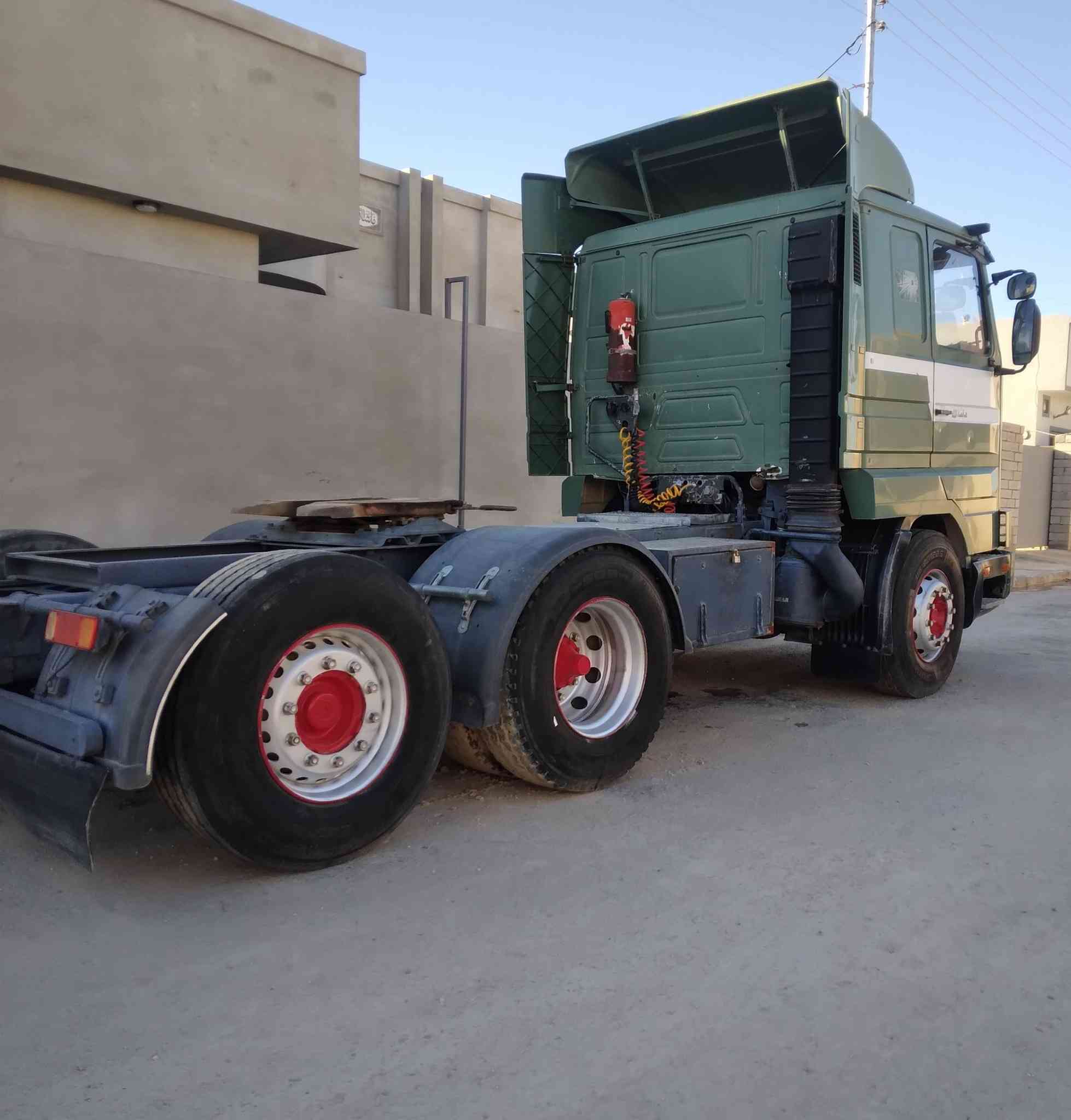 السلام عليكم
للبيع تريلة سكانيا بطه سنكل جوبليس 113 

موديل 1995 رقمه دهوك تحويل شرط 

مكينة فحمي 

الكير 900

شاصي 10

بم عادي 

عربانة ثلاثة محاوير أوربي طخم تواير 11 R

رقم الهاتف / ***********

العنوان / محافظة نينوى/ قضاء تلعفر
