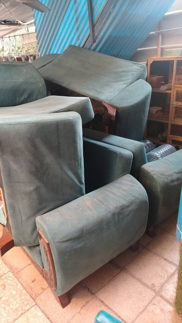 تخم للبيع يحتوي على مقاعد ثنين كبار وحده وسط وثنين صغار مابي اي ظرر وفقط يحتاج تنظيف القماش لان متروك والسعر 100وبي مجال مكاني بغداد حي الجهاد


**إذا كنت صاحب هذا الإعلان وتريد حذفه لأي سبب، رجاءا أرسل رسالة إلى الدعم الفني**