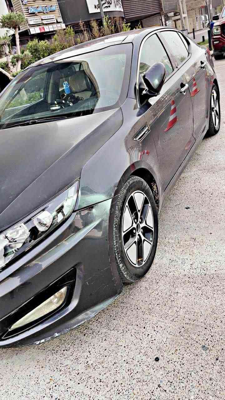 سلام عليكم سياره كيا اوبتما بسمي. تحويل مباشر رقم جديد نكليزي. سياره فول. موصفات 1/1 فول. فول. فول. فئه  XS بانرامه شفتات ستيرن شاشه ايباد سياره بيها نقوصات بسيطه جده رقمي. *********** بغداد, العراق
