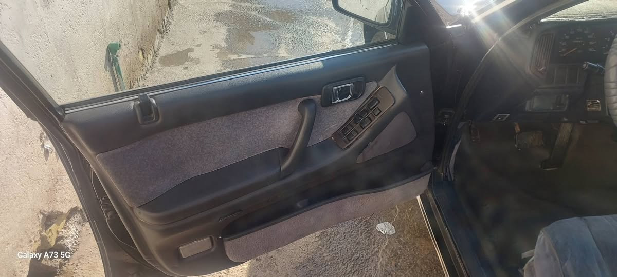 سياره ارنب موديل 1994  سياره  بلاديه بس قطعه بالجاملق ضربه خفيفه سياره مامصبوغه ماعده الجاملق الخلفي مصبوغ بيه مكينه ففتي  ***********
