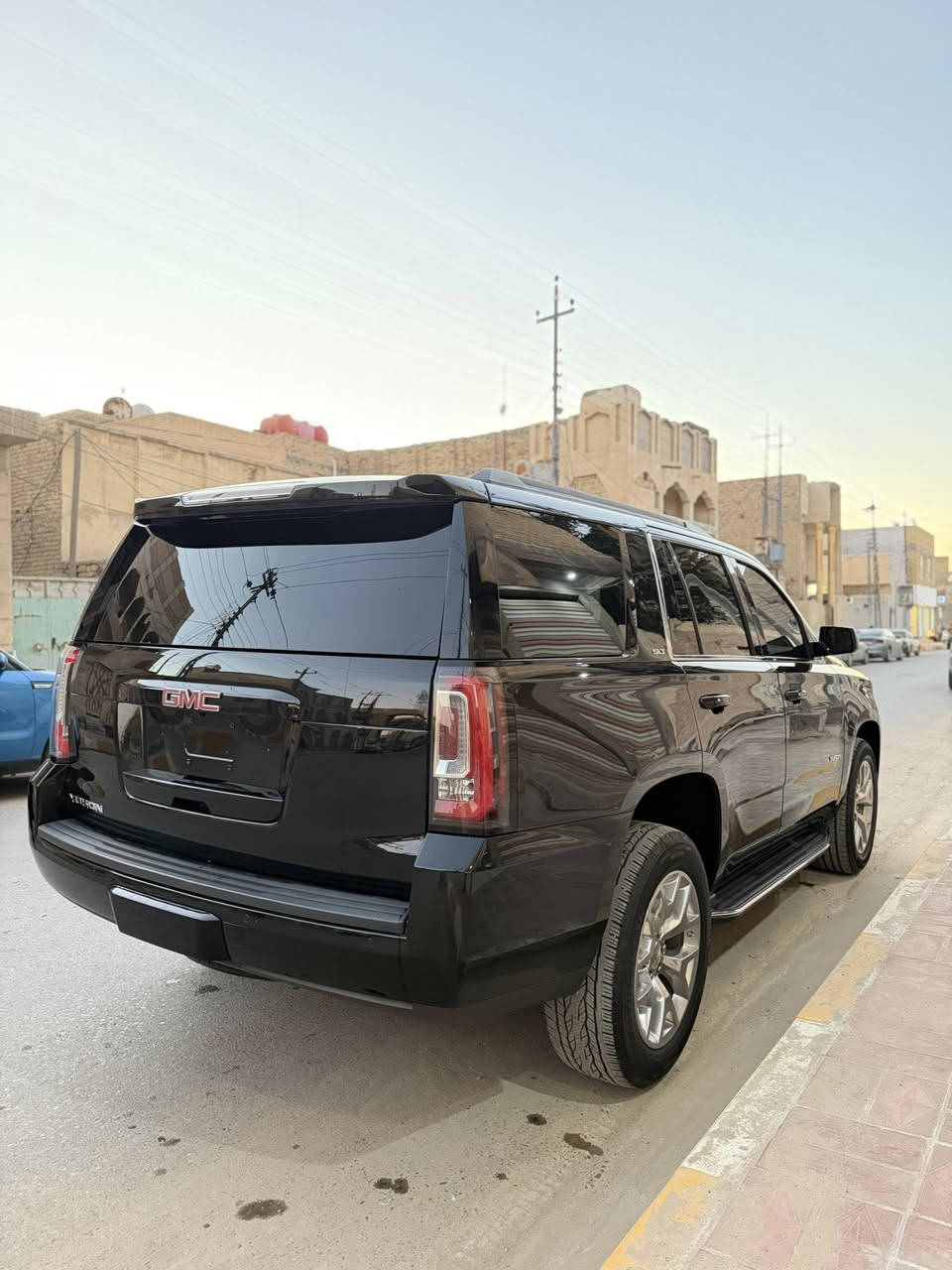 للــبيع دخول جديـد GMC
2018 GMC YOUKN SLT 1/1 فول مواصفات 
شاشة كاربلي 
#حادث_دعامية امامية وبية كلير جاملغ خلفي بدون ضربة 
كشنات تدفئة تبريد 
كشنات خرن ڪهربائي منفصل 
رادار مري نقطة عمياء 
ستيرن كهرباء خزن 
بصمة دخول ذكي تشغيل عن بعد
انضمة قيادة متعددة 
فتحة سقف 
شاشة عرض وسط
تخم تاير جديد ويل 20 
محرك 5.3 
مواصفات slt
رقم بغداد سيارة مداور ثاني يوم 🛡️
مكان ذي قار سوق الشيوخ - ***********هـً
***********
