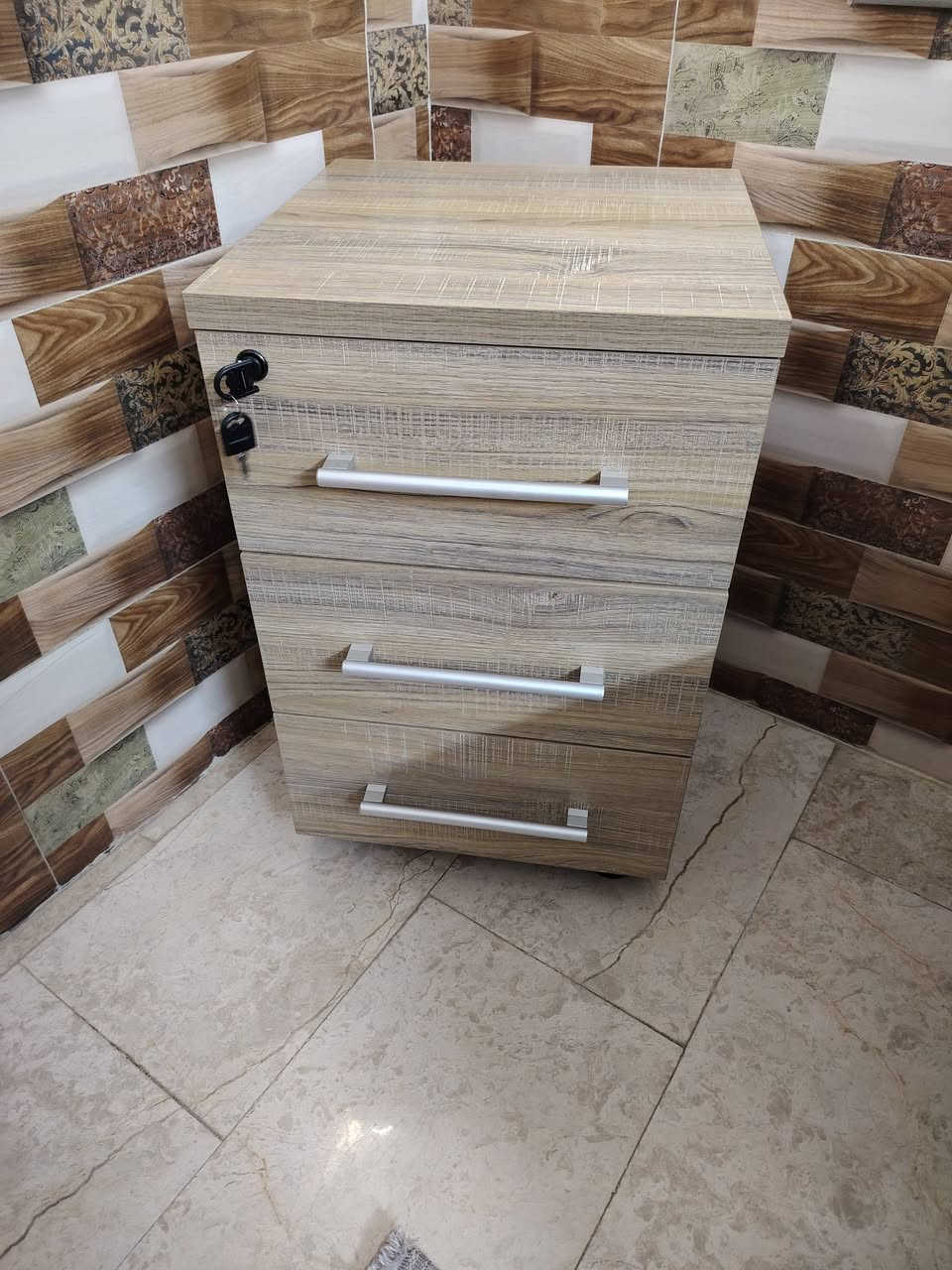 ميز مكتبي قطعتين وكراسي دوارة عدد ٢ استعمال قليل جدا مكان الكاظمية سعرهم ٢٠٠ الف وبيه مجال


**إذا كنت صاحب هذا الإعلان وتريد حذفه لأي سبب، رجاءا أرسل رسالة إلى الدعم الفني**