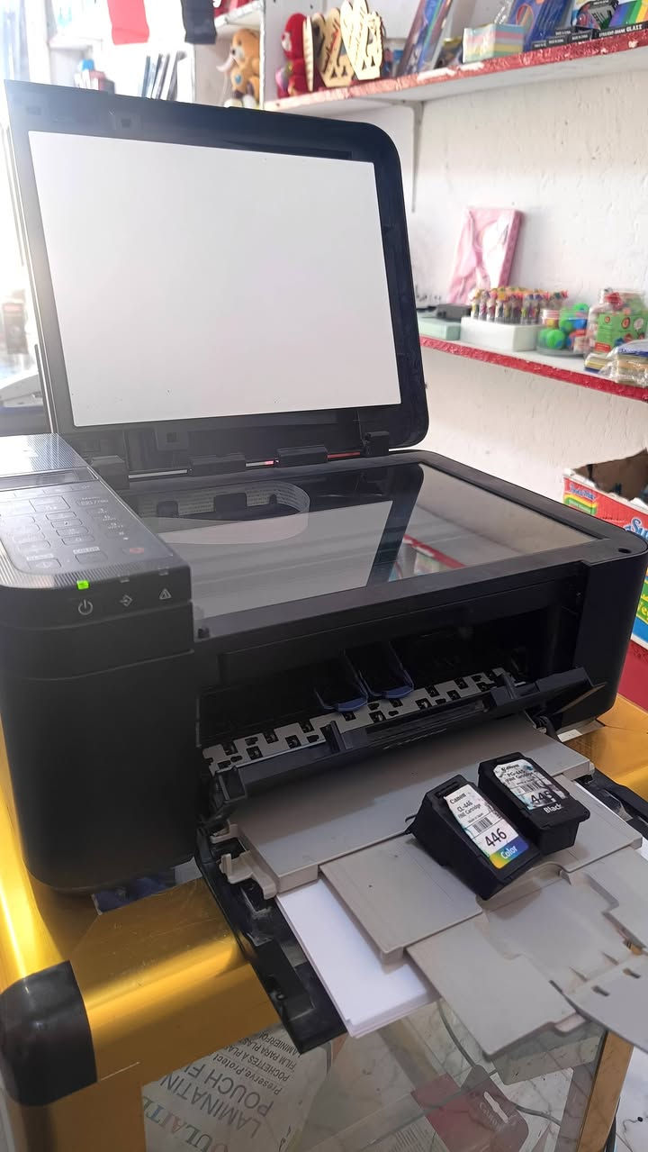 طابعة كانون TR4640 للبيع ماخذها 150 
كاترجاتها مو كلش تمام يعني مو اكيد يكدنك هواي بس للامانه انه لحد امس ساحب بيها وكلش تمام بس حته ما اكلك جديد ونضيف وممكن سبوع او يوم يومين ويوكفن 

الطابعة ممكن يحتاج الها ادامة تنضيف كذا هذا الشي يرجع للي يشتريها 
سعر الطابعة80 الف تاخذها شغالة من يمي وتسحب بيها والله يوفقك بيها  
تواصل واتساب وتدلل 
مكاني البصره
***********
